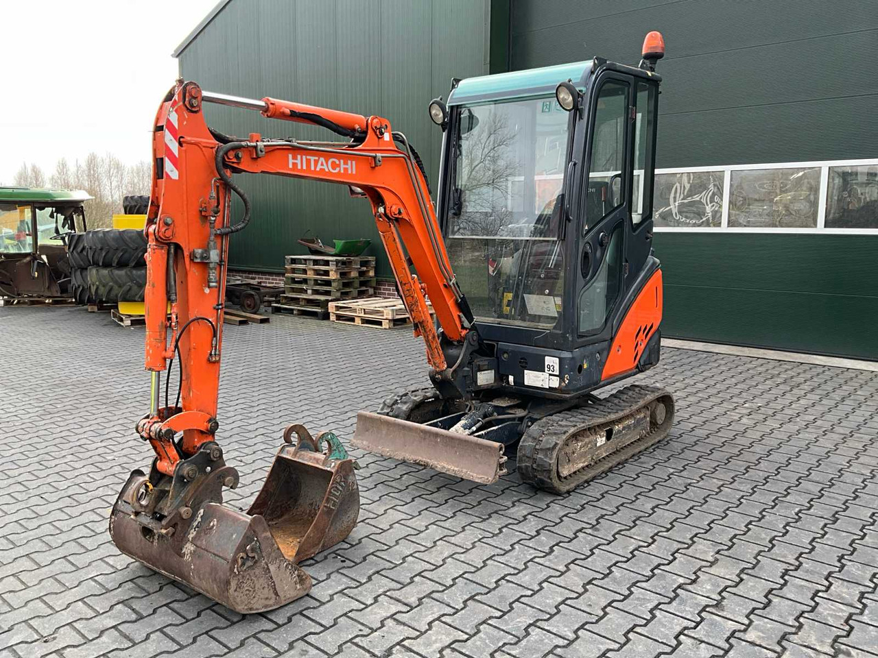 Hitachi ZX18-3 CLR - حفارة مُصَّغرة: صورة 1 Hitachi ZX18-3 CLR - حفارة مُصَّغرة: صورة 1