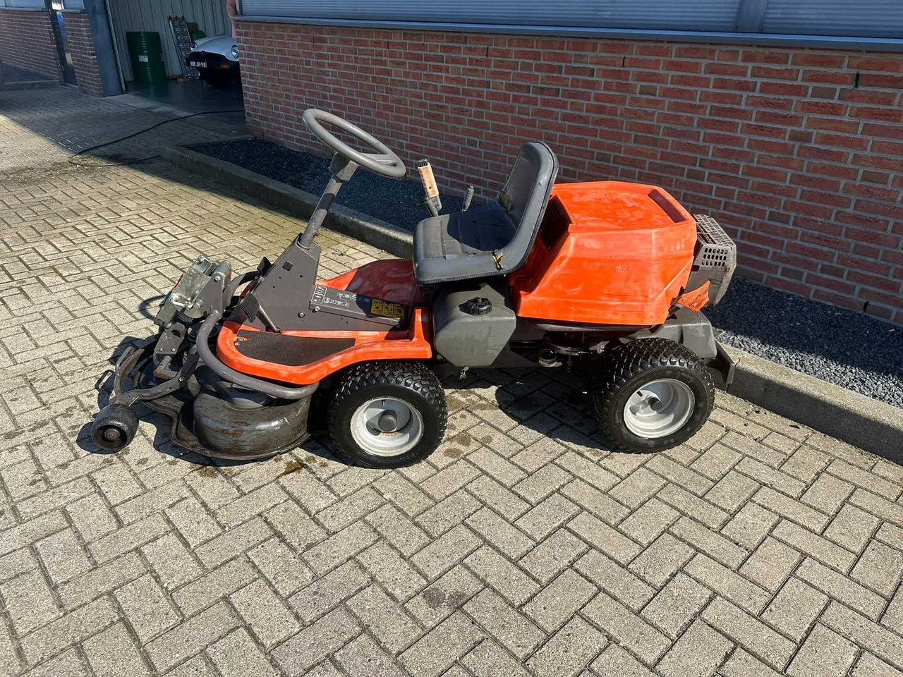 Husqvarna rider 11 - جزازة أعشاب الحدائق: صورة 5 Husqvarna rider 11 - جزازة أعشاب الحدائق: صورة 5