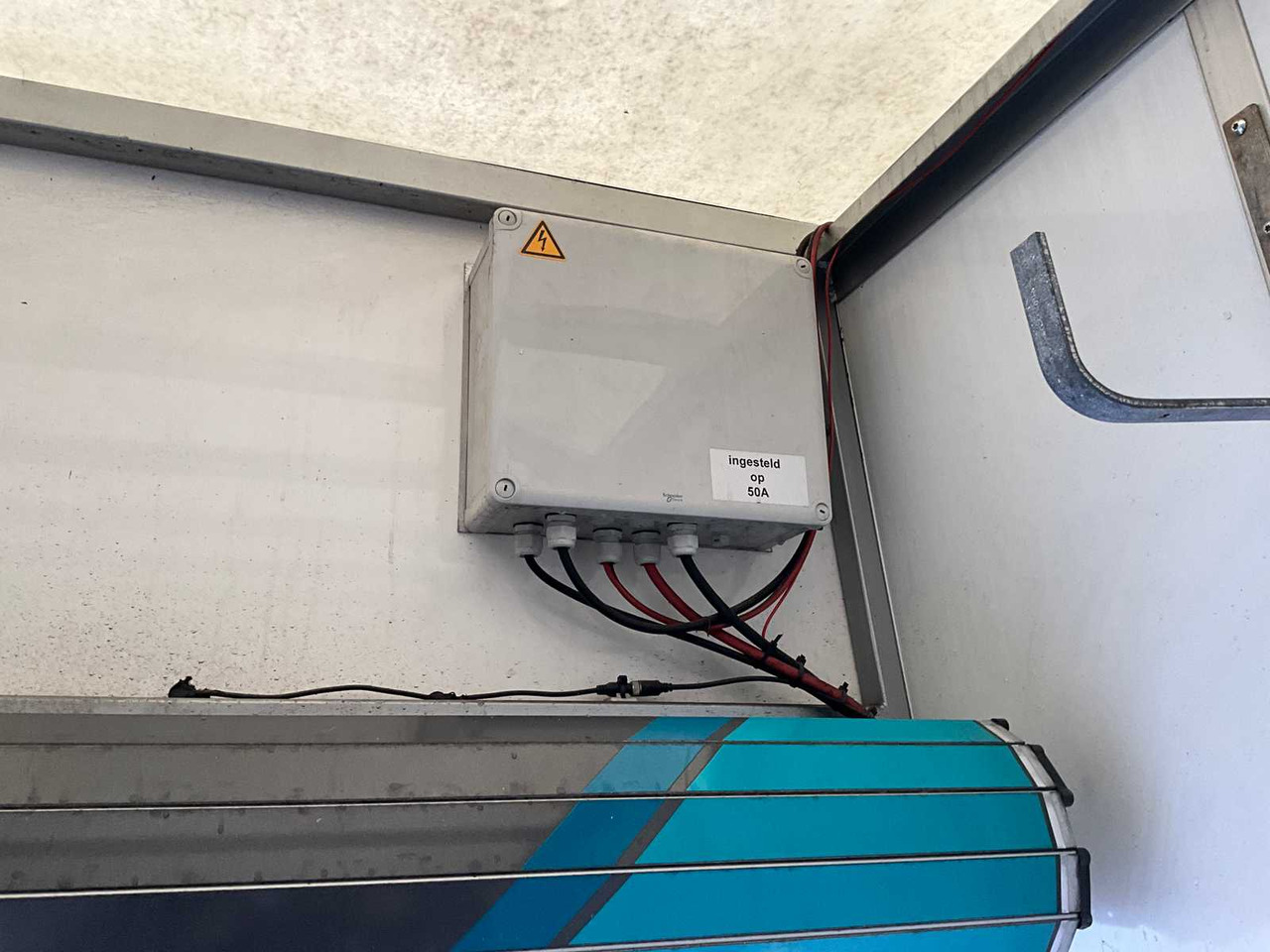 IVECO 50-C17 GLASS TRUCK WITH WORKSHOP EQUIPMENT AND GLASS RACKS (ELECTRICALLY LOCKABLE) 185996KM YEAR OF MANUFACTURE: 2016, 34-BHD-8 - شاحنة: صورة 5 IVECO 50-C17 GLASS TRUCK WITH WORKSHOP EQUIPMENT AND GLASS RACKS (ELECTRICALLY LOCKABLE) 185996KM YEAR OF MANUFACTURE: 2016, 34-BHD-8 - شاحنة: صورة 5