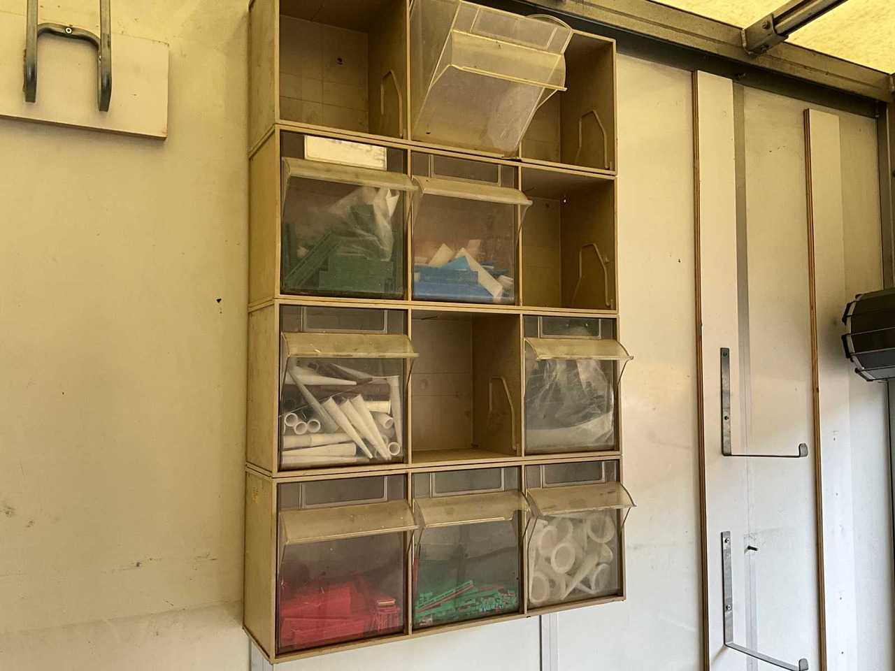 IVECO 50-C17 GLASS TRUCK WITH WORKSHOP EQUIPMENT AND GLASS RACKS (ELECTRICALLY LOCKABLE) 185996KM YEAR OF MANUFACTURE: 2016, 34-BHD-8 - شاحنة: صورة 4 IVECO 50-C17 GLASS TRUCK WITH WORKSHOP EQUIPMENT AND GLASS RACKS (ELECTRICALLY LOCKABLE) 185996KM YEAR OF MANUFACTURE: 2016, 34-BHD-8 - شاحنة: صورة 4