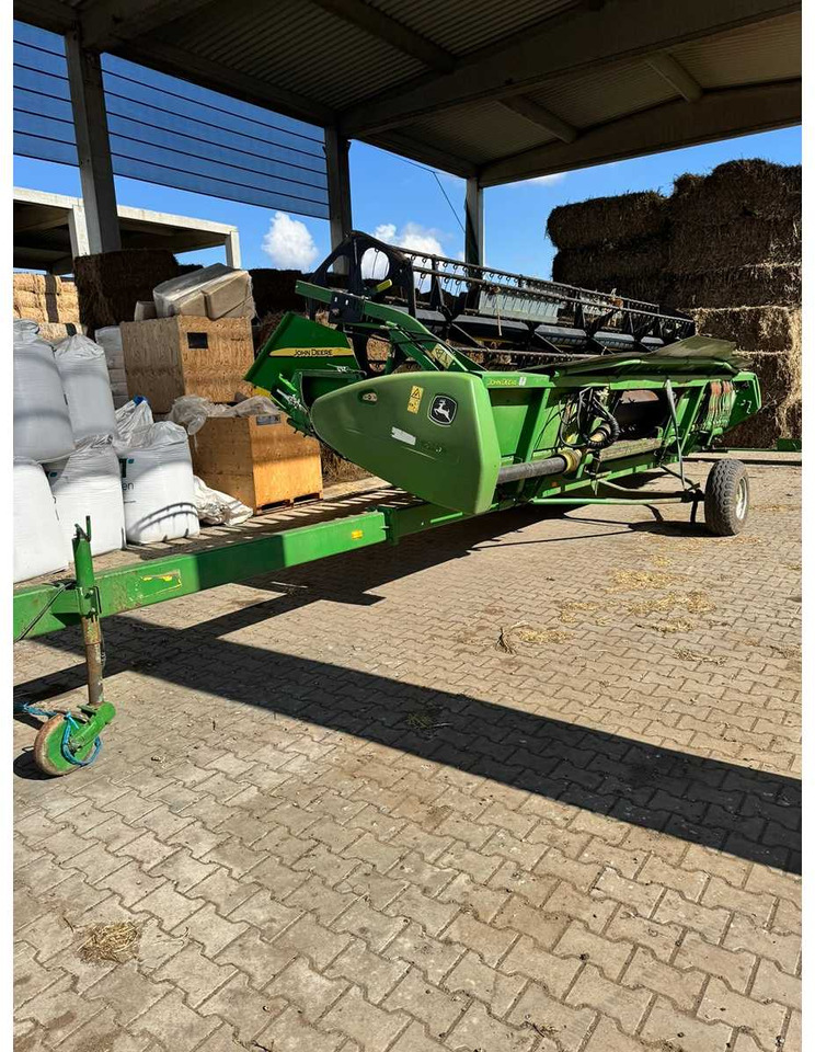 JOHN DEERE 622 - حصادة موحَّدة: صورة 3 JOHN DEERE 622 - حصادة موحَّدة: صورة 3
