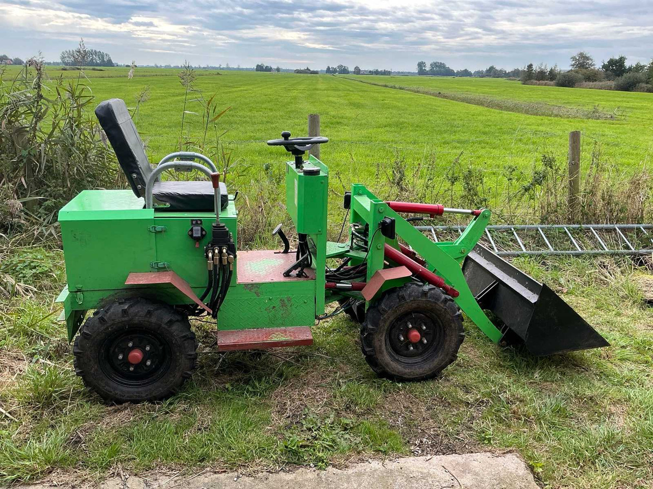 JPC ME18 SHOVEL - اللودر بعجل: صورة 4 JPC ME18 SHOVEL - اللودر بعجل: صورة 4