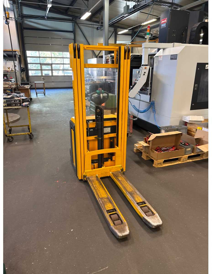 معدات المناولة JUNGHEINRICH: صورة 6 معدات المناولة JUNGHEINRICH: صورة 6