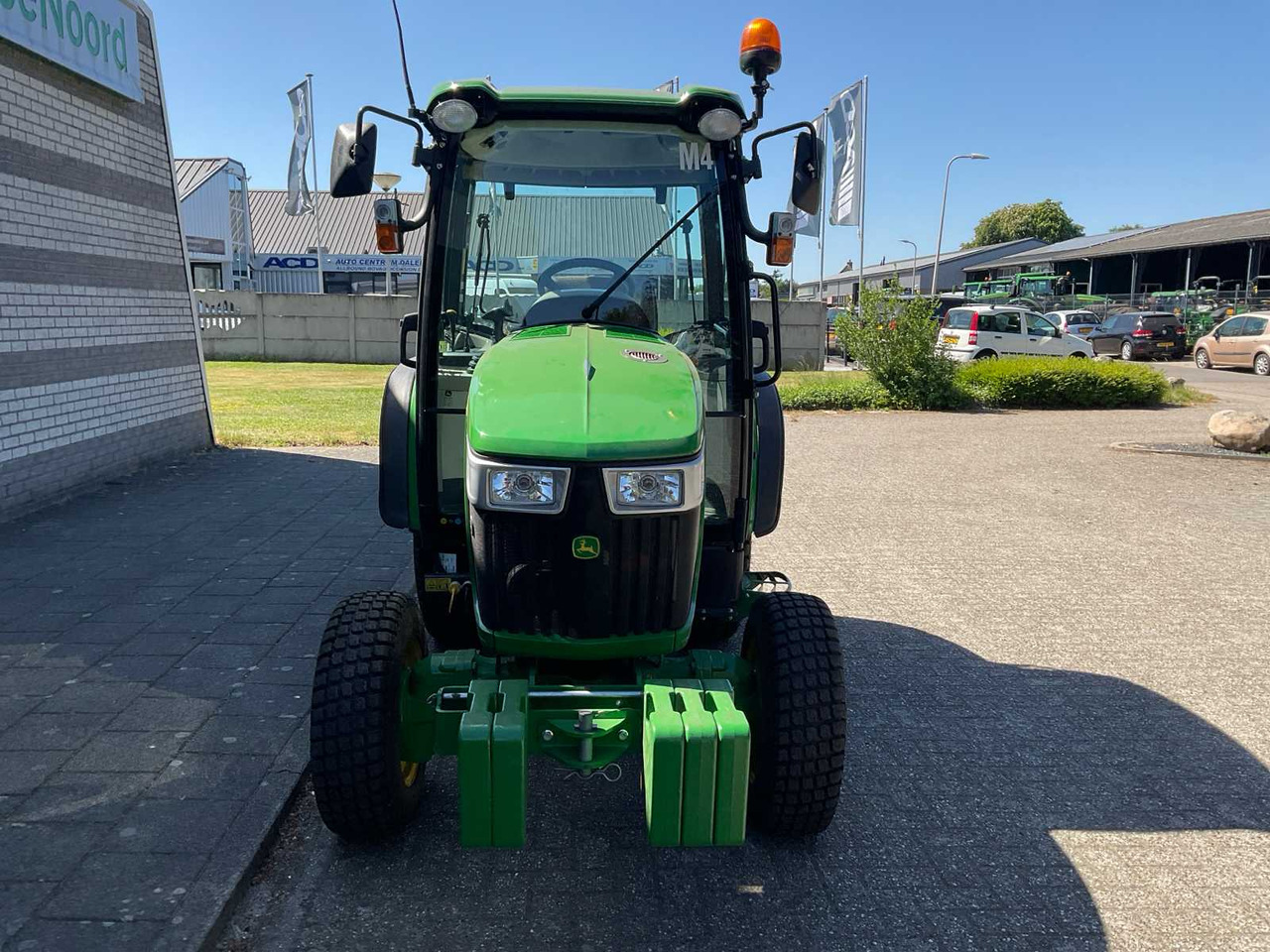 John Deere 3046R - جرار صغير: صورة 5 John Deere 3046R - جرار صغير: صورة 5