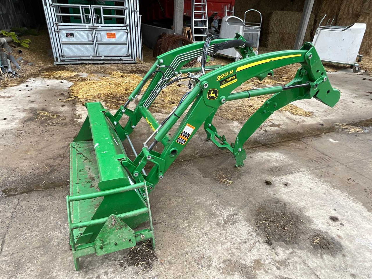 John Deere 320 R - الآلات الزراعية: صورة 2 John Deere 320 R - الآلات الزراعية: صورة 2