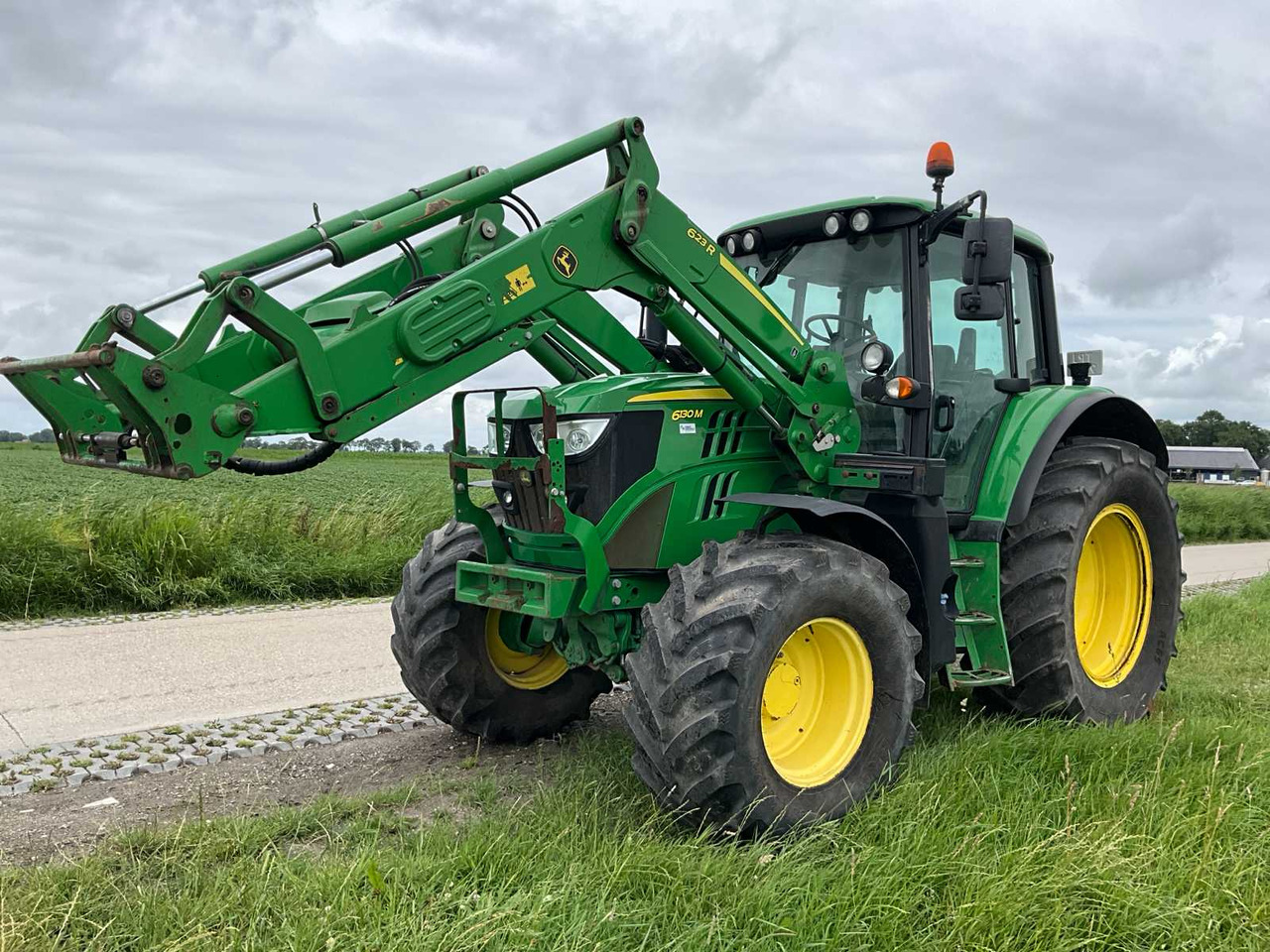 John Deere 6130M - جرار: صورة 1 John Deere 6130M - جرار: صورة 1