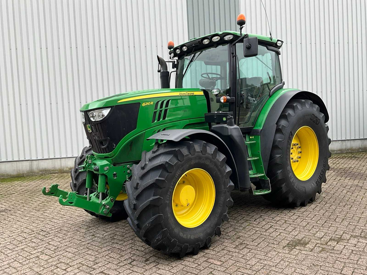 John Deere 6210R - جرار: صورة 1 John Deere 6210R - جرار: صورة 1