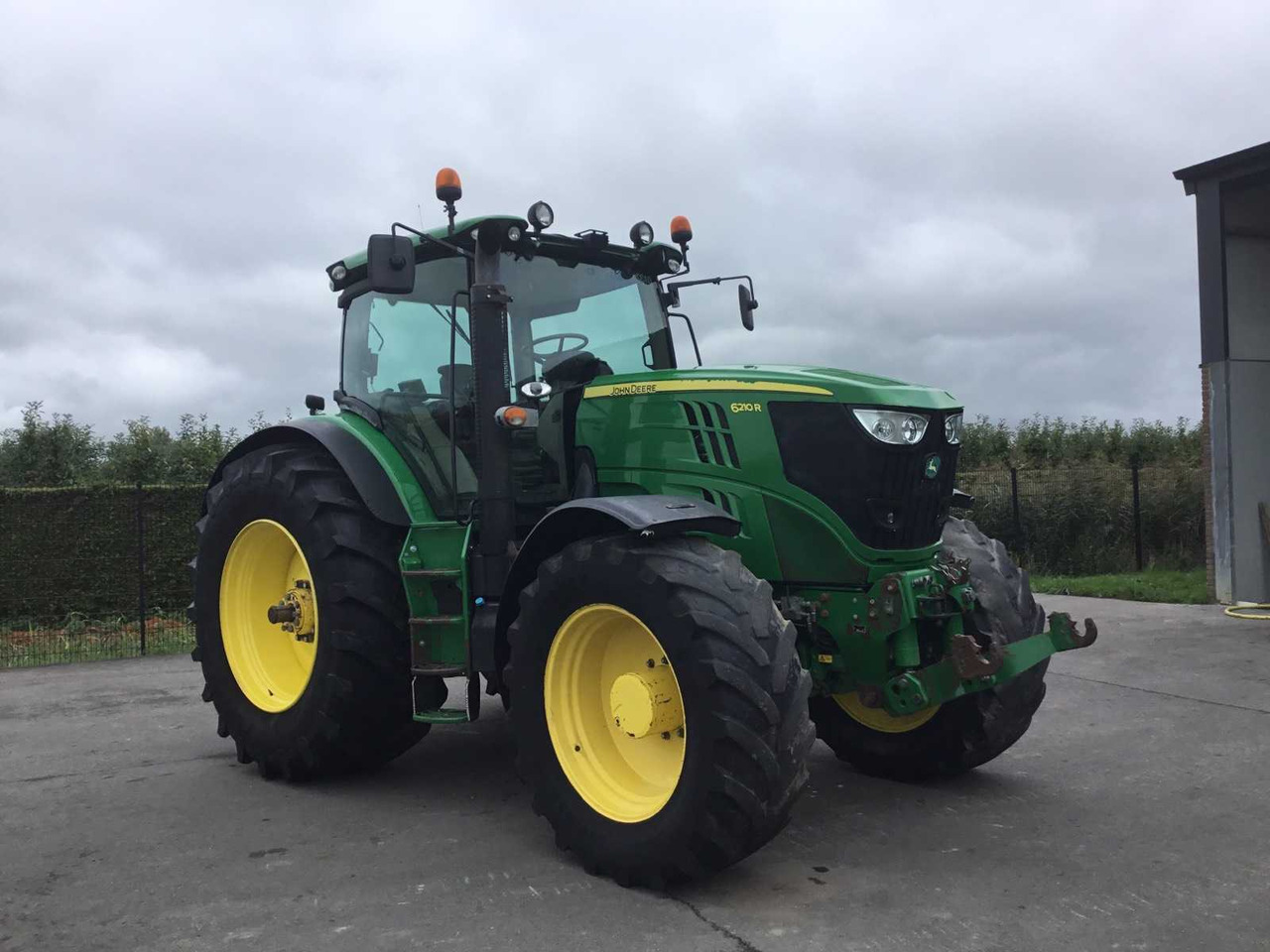 John Deere 6210R - جرار: صورة 1 John Deere 6210R - جرار: صورة 1