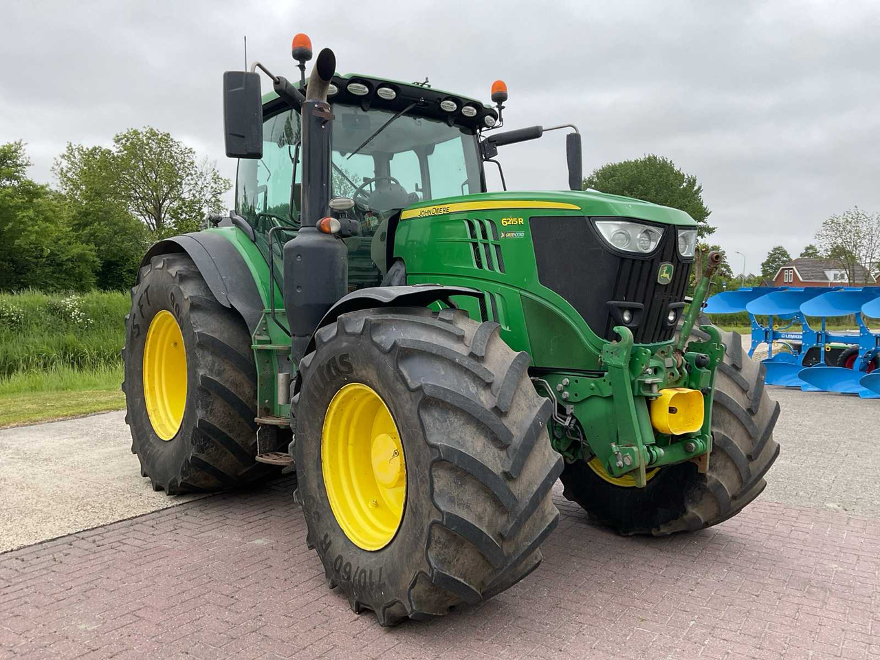 John Deere 6215R - جرار: صورة 4 John Deere 6215R - جرار: صورة 4