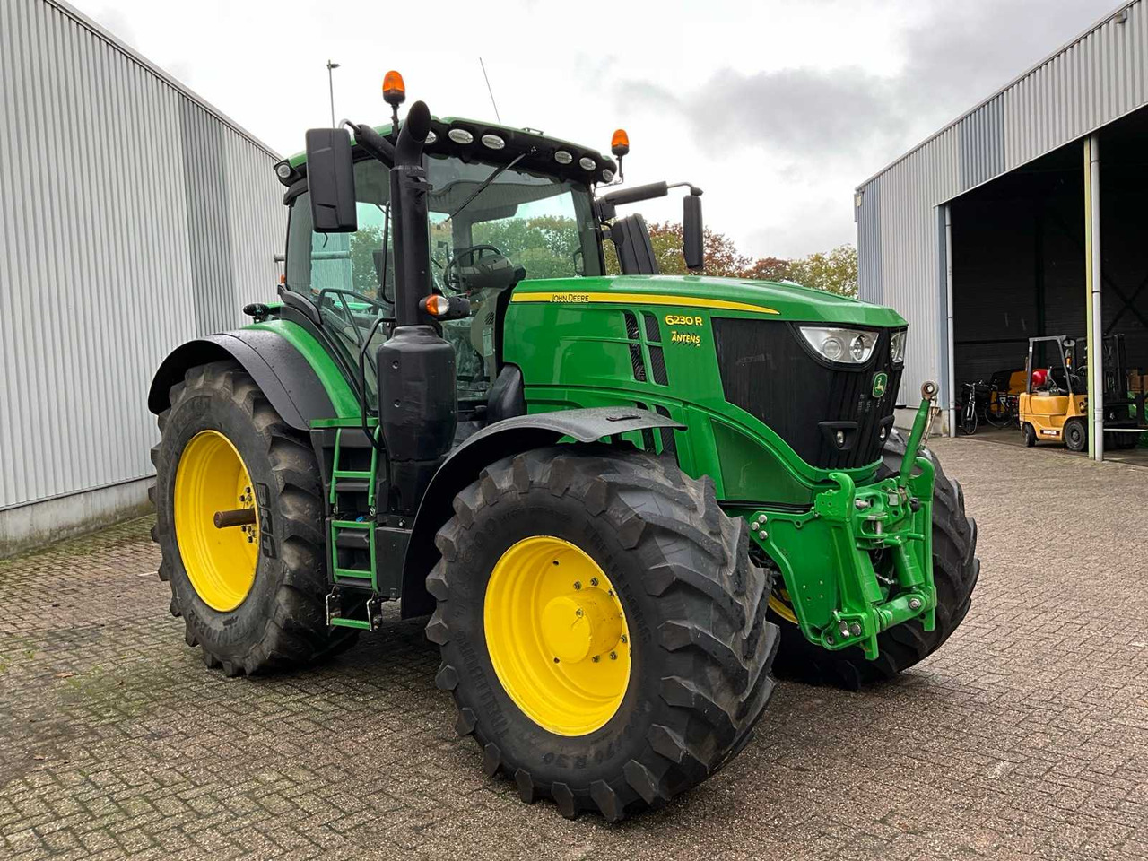 John Deere 6230R - جرار: صورة 4 John Deere 6230R - جرار: صورة 4