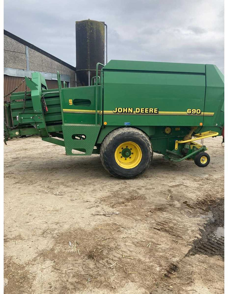 John Deere 690 - مكبس البالات المستطيله: صورة 3 John Deere 690 - مكبس البالات المستطيله: صورة 3