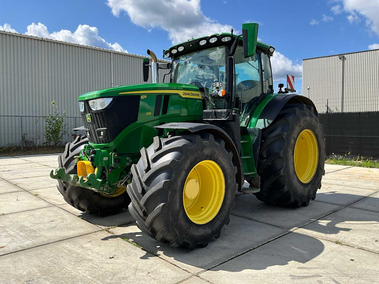 John Deere 6R 215 - جرار: صورة 1 John Deere 6R 215 - جرار: صورة 1