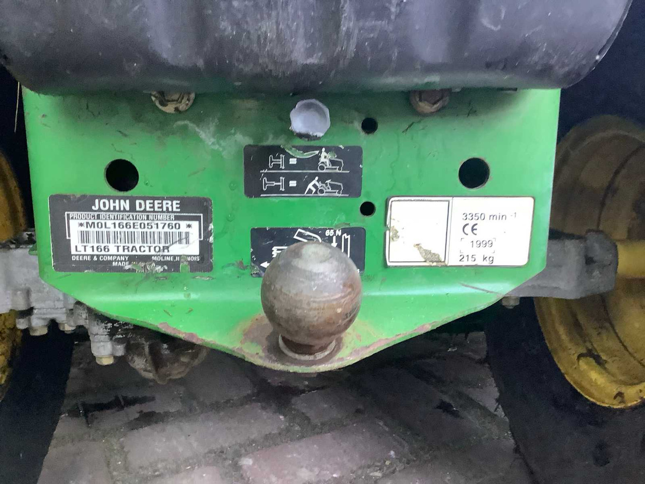 John Deere LT166 Tractor - جزازة أعشاب الحدائق: صورة 5 John Deere LT166 Tractor - جزازة أعشاب الحدائق: صورة 5