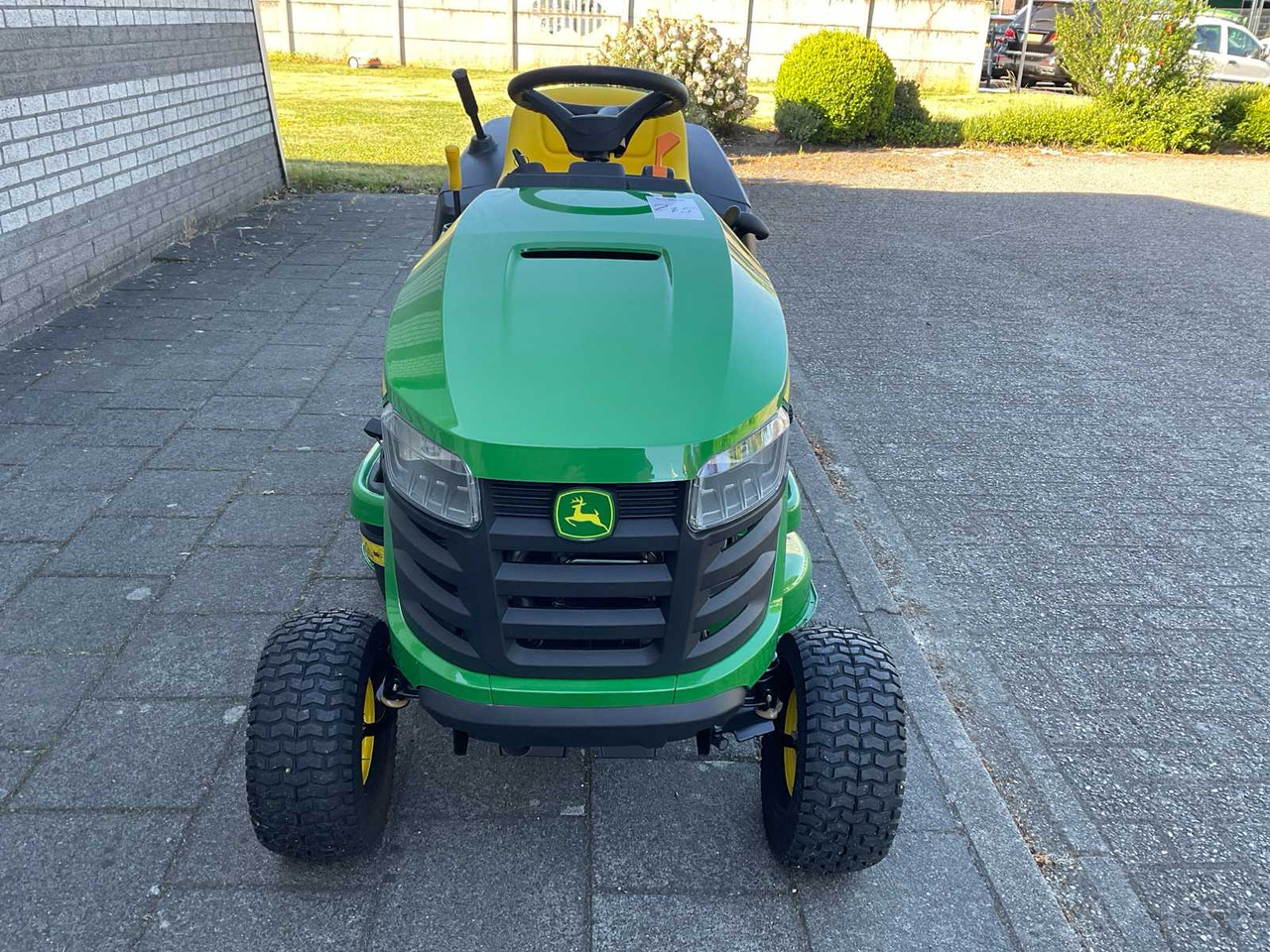 John Deere X117R - جزازة أعشاب الحدائق: صورة 5 John Deere X117R - جزازة أعشاب الحدائق: صورة 5