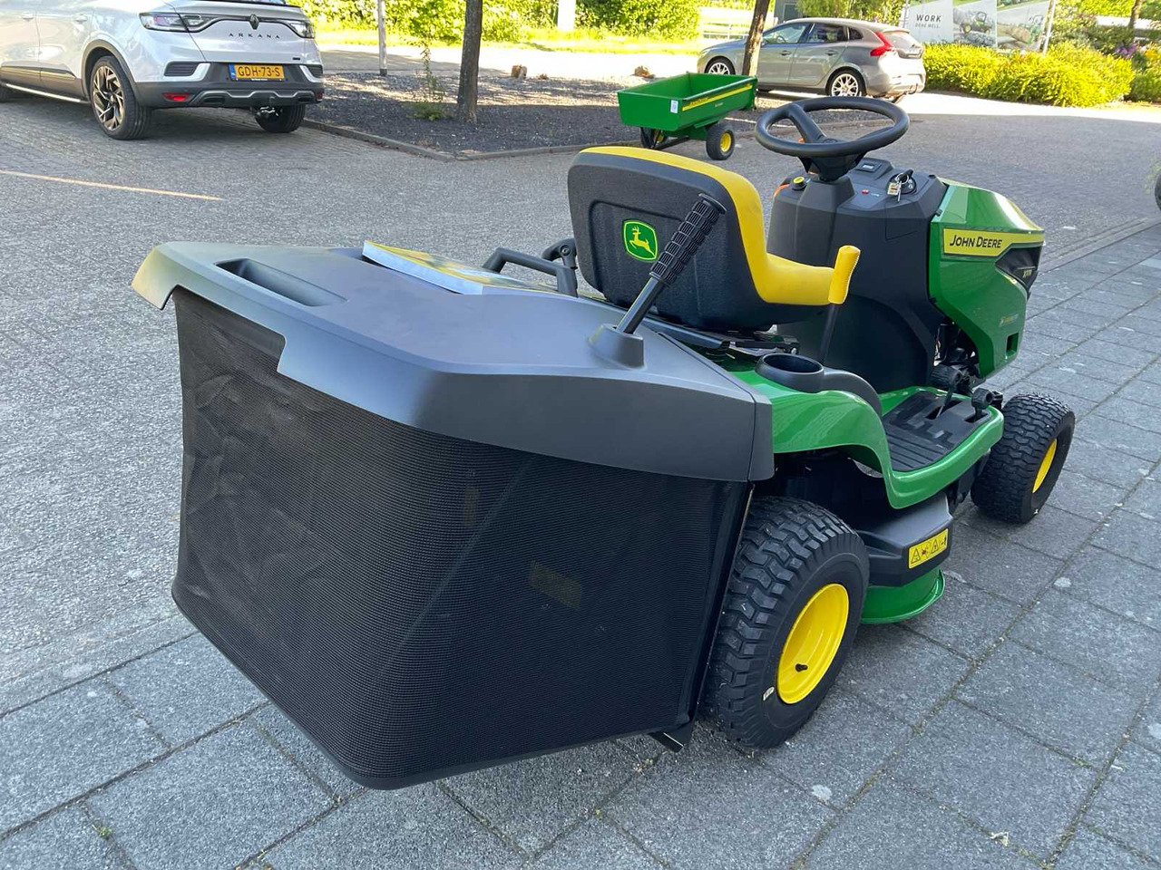 John Deere X117R - جزازة أعشاب الحدائق: صورة 3 John Deere X117R - جزازة أعشاب الحدائق: صورة 3