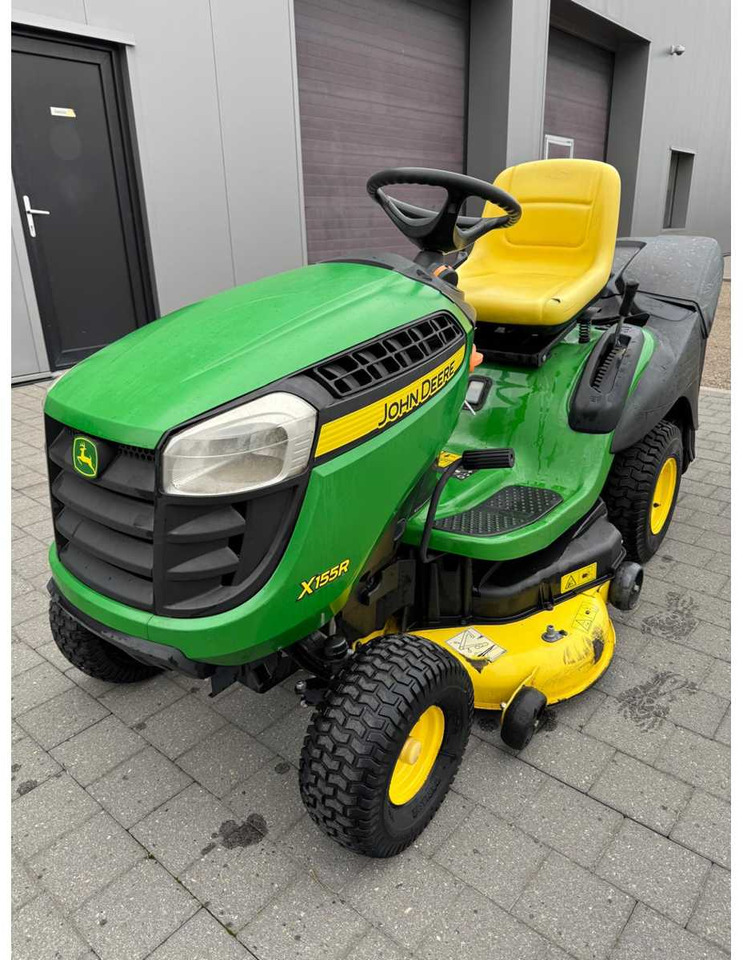 John Deere X155R - جزازة أعشاب الحدائق: صورة 1 John Deere X155R - جزازة أعشاب الحدائق: صورة 1