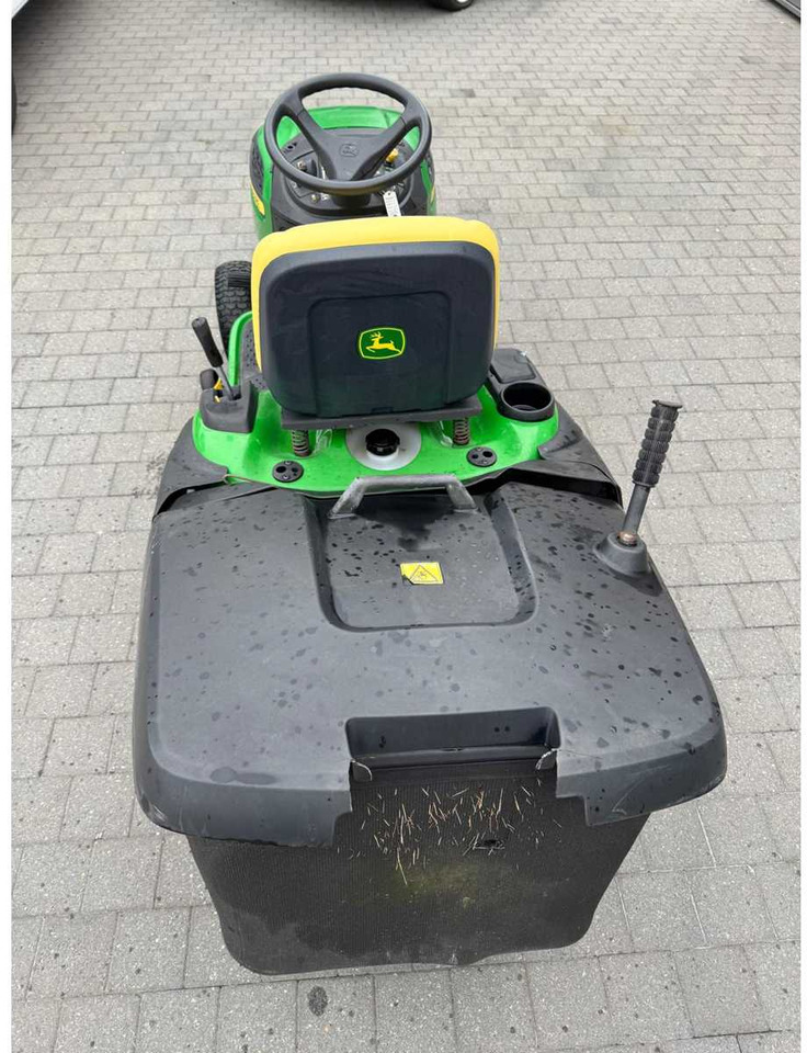 John Deere X155R - جزازة أعشاب الحدائق: صورة 3 John Deere X155R - جزازة أعشاب الحدائق: صورة 3