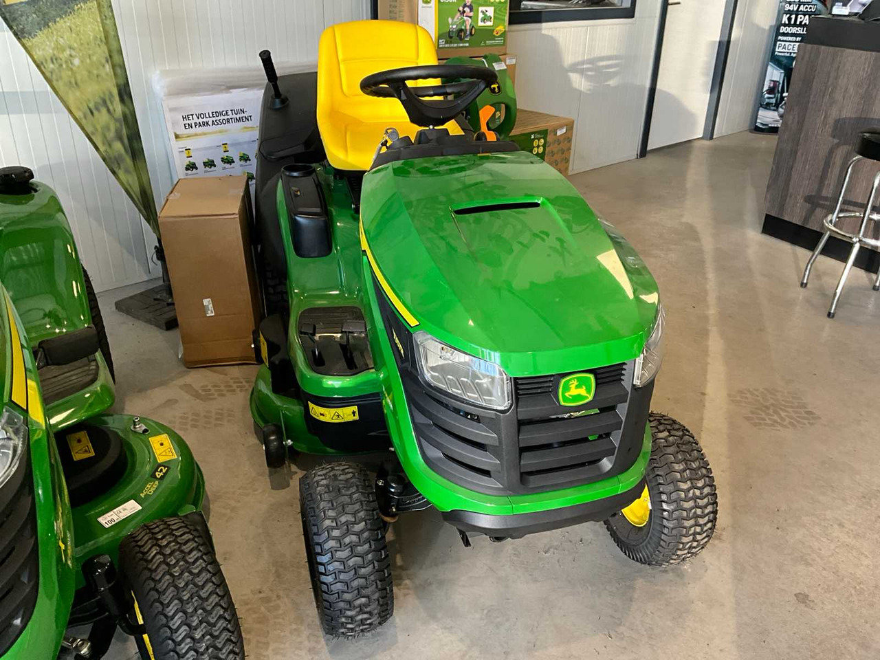 John Deere X167R - جزازة أعشاب الحدائق: صورة 2 John Deere X167R - جزازة أعشاب الحدائق: صورة 2
