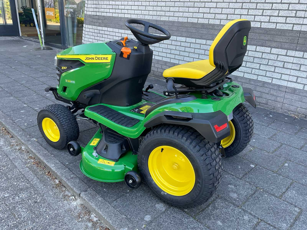 John Deere X167 - جزازة أعشاب الحدائق: صورة 2 John Deere X167 - جزازة أعشاب الحدائق: صورة 2
