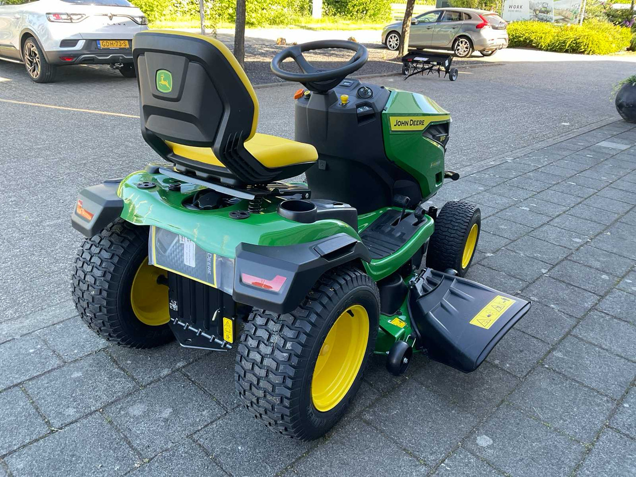 John Deere X167 - جزازة أعشاب الحدائق: صورة 3 John Deere X167 - جزازة أعشاب الحدائق: صورة 3