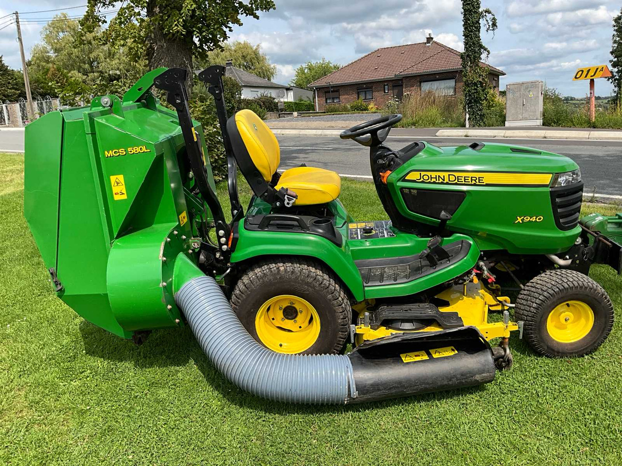 جزازة أعشاب الحدائق John Deere X940: صورة 10