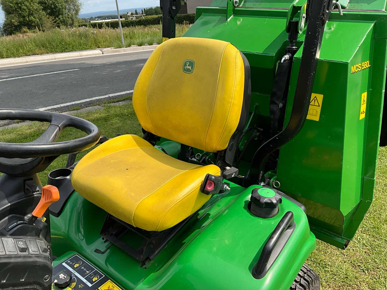جزازة أعشاب الحدائق John Deere X940: صورة 21