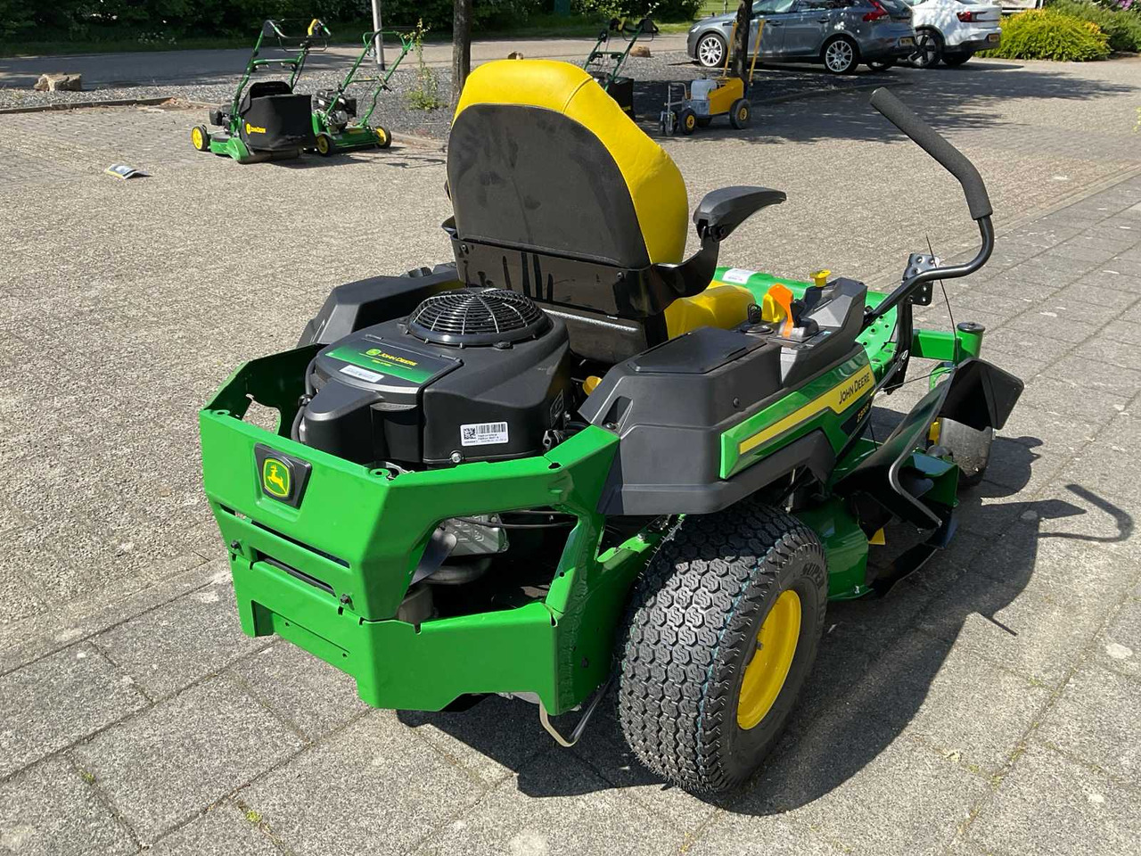 John Deere Z320R - جزازة أعشاب الحدائق: صورة 3 John Deere Z320R - جزازة أعشاب الحدائق: صورة 3