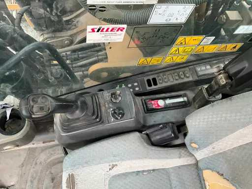حفار زحاف Komatsu 323D: صورة 8
