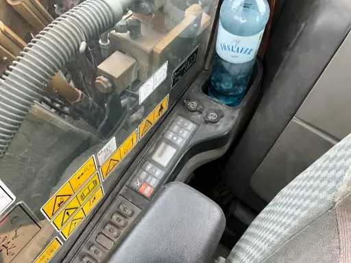 حفار زحاف Komatsu 323D: صورة 9