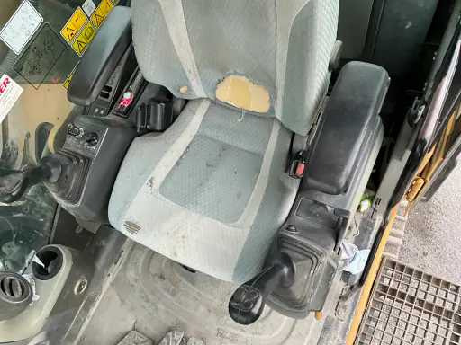 حفار زحاف Komatsu 323D: صورة 7