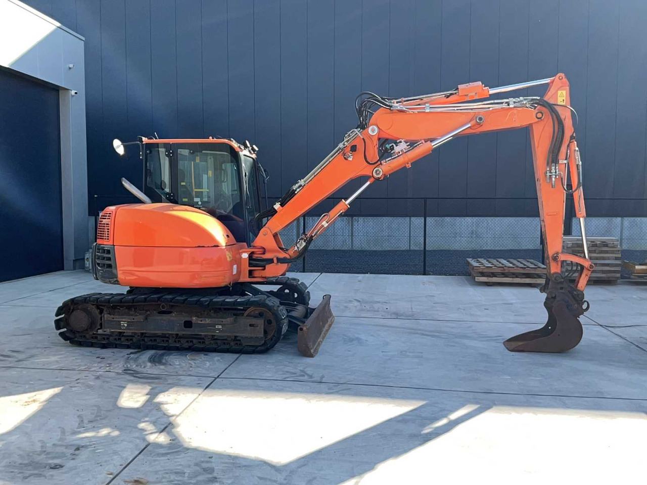 Komatsu PC80MR-3 - حفار زحاف: صورة 4 Komatsu PC80MR-3 - حفار زحاف: صورة 4