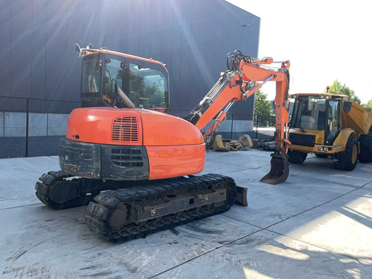 Komatsu PC80MR-3 - حفار زحاف: صورة 5 Komatsu PC80MR-3 - حفار زحاف: صورة 5