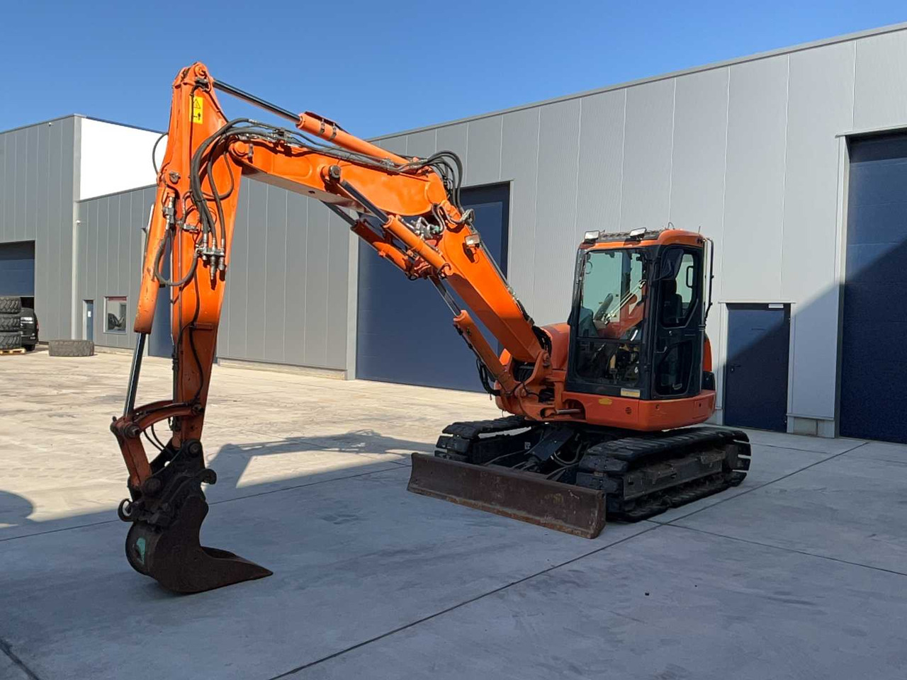 Komatsu PC80MR-3 - حفار زحاف: صورة 1 Komatsu PC80MR-3 - حفار زحاف: صورة 1