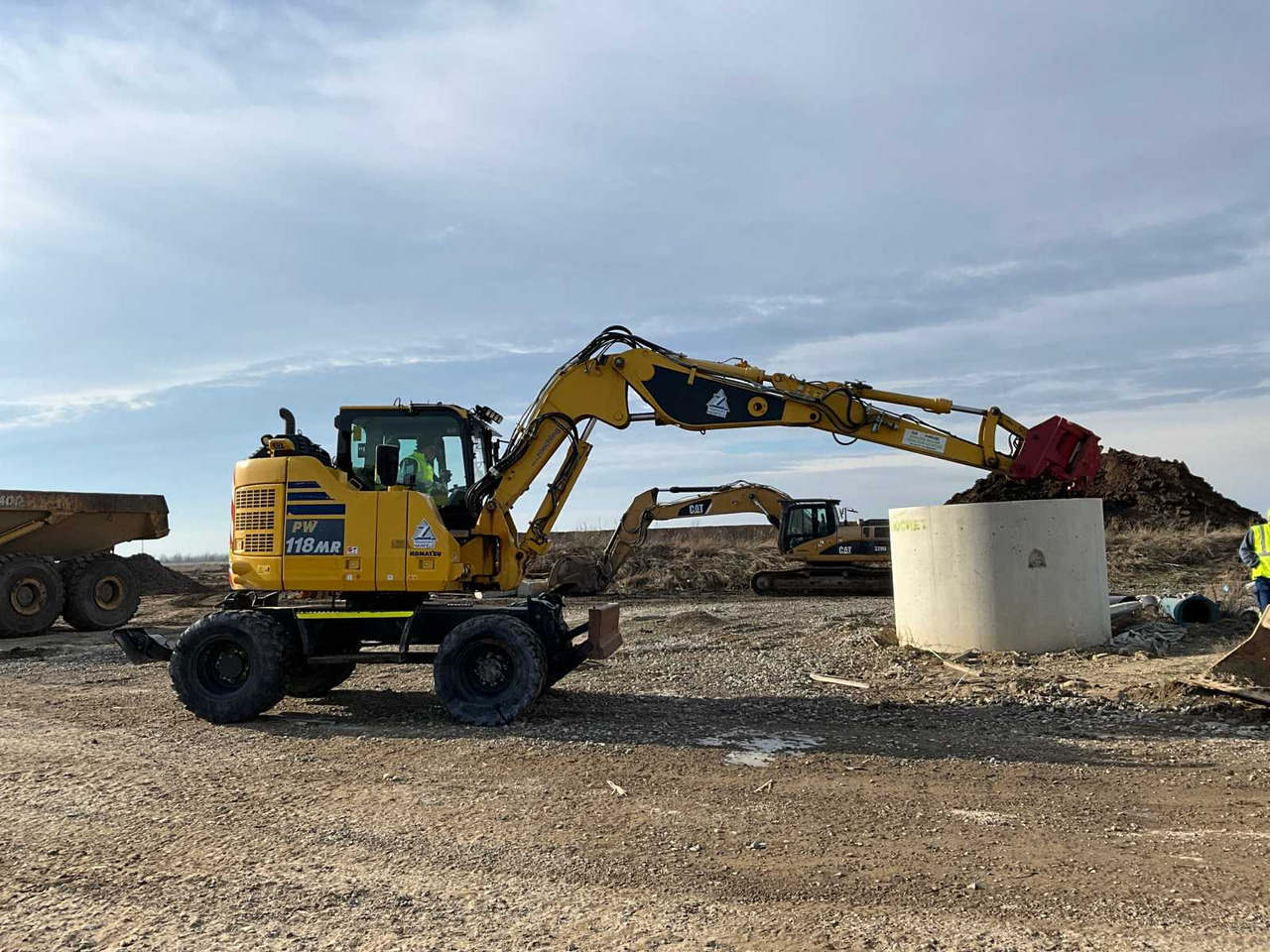 Komatsu PW118MR-11 - حفارة دولاب: صورة 3 Komatsu PW118MR-11 - حفارة دولاب: صورة 3
