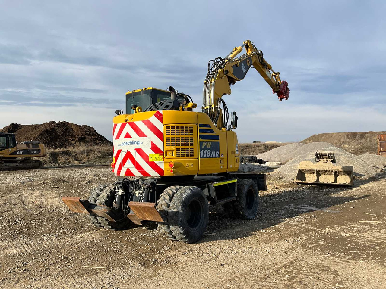 Komatsu PW118MR-11 - حفارة دولاب: صورة 1 Komatsu PW118MR-11 - حفارة دولاب: صورة 1