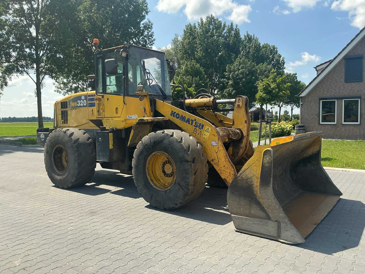 Komatsu WA320-5H - اللودر بعجل: صورة 3 Komatsu WA320-5H - اللودر بعجل: صورة 3
