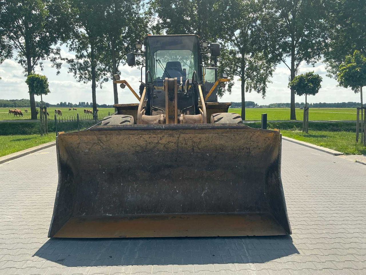 Komatsu WA320-5H - اللودر بعجل: صورة 2 Komatsu WA320-5H - اللودر بعجل: صورة 2