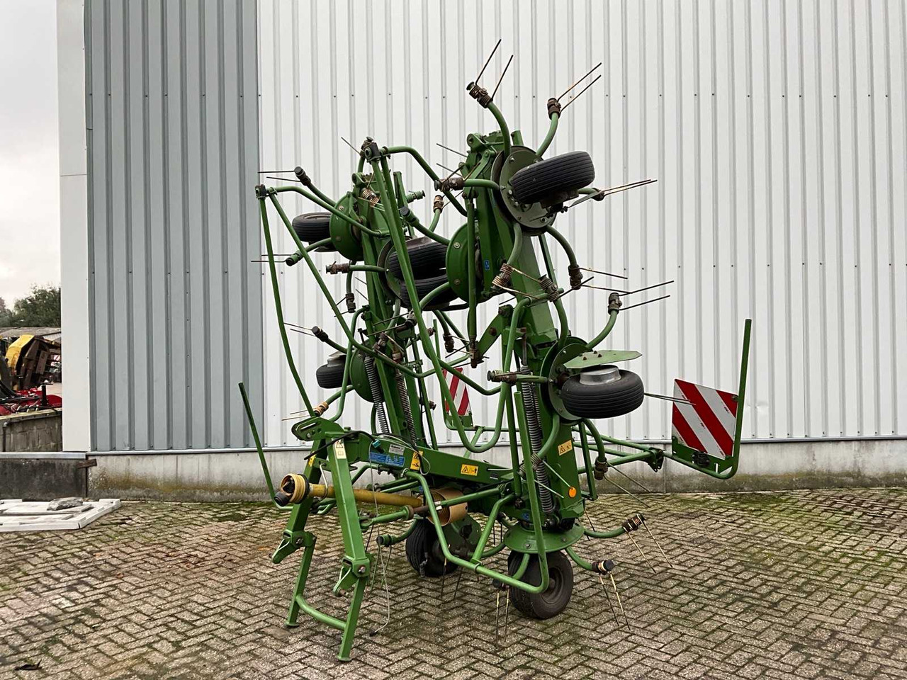 Krone KW8.82 - معدات تيبيس التبن: صورة 1 Krone KW8.82 - معدات تيبيس التبن: صورة 1