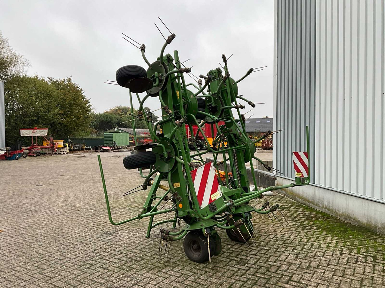 Krone KW8.82 - معدات تيبيس التبن: صورة 2 Krone KW8.82 - معدات تيبيس التبن: صورة 2