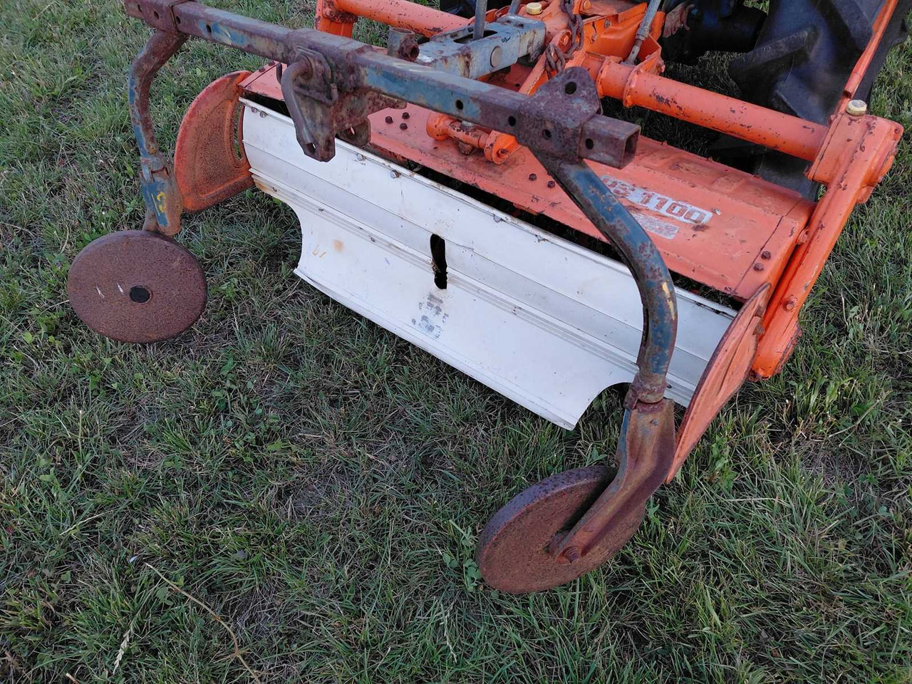 جرار صغير Kubota B7001: صورة 15