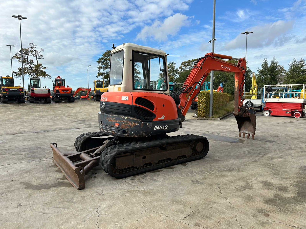 Kubota KUBOTA - 2005 - U45 - 3 - MIDI EXCAVATOR - حفار زحاف: صورة 4 Kubota KUBOTA - 2005 - U45 - 3 - MIDI EXCAVATOR - حفار زحاف: صورة 4
