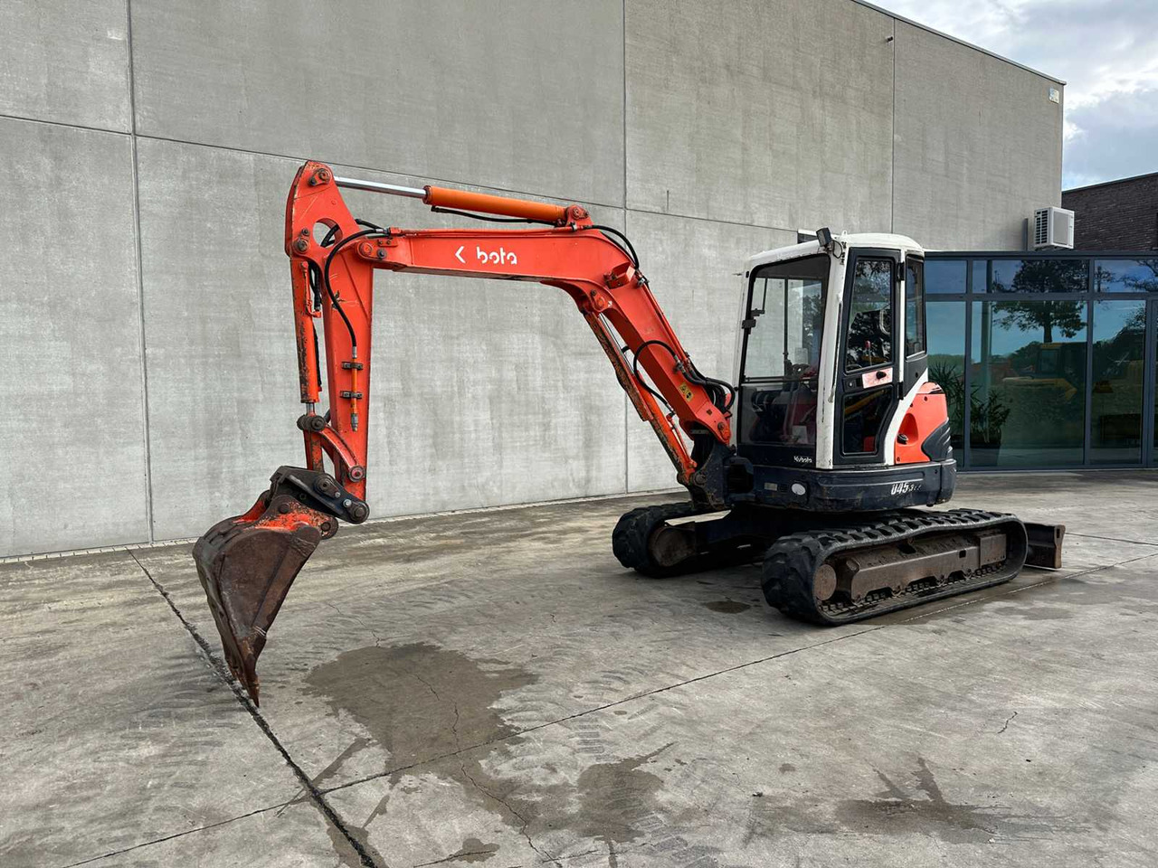 Kubota KUBOTA - 2005 - U45 - 3 - MIDI EXCAVATOR - حفار زحاف: صورة 1 Kubota KUBOTA - 2005 - U45 - 3 - MIDI EXCAVATOR - حفار زحاف: صورة 1