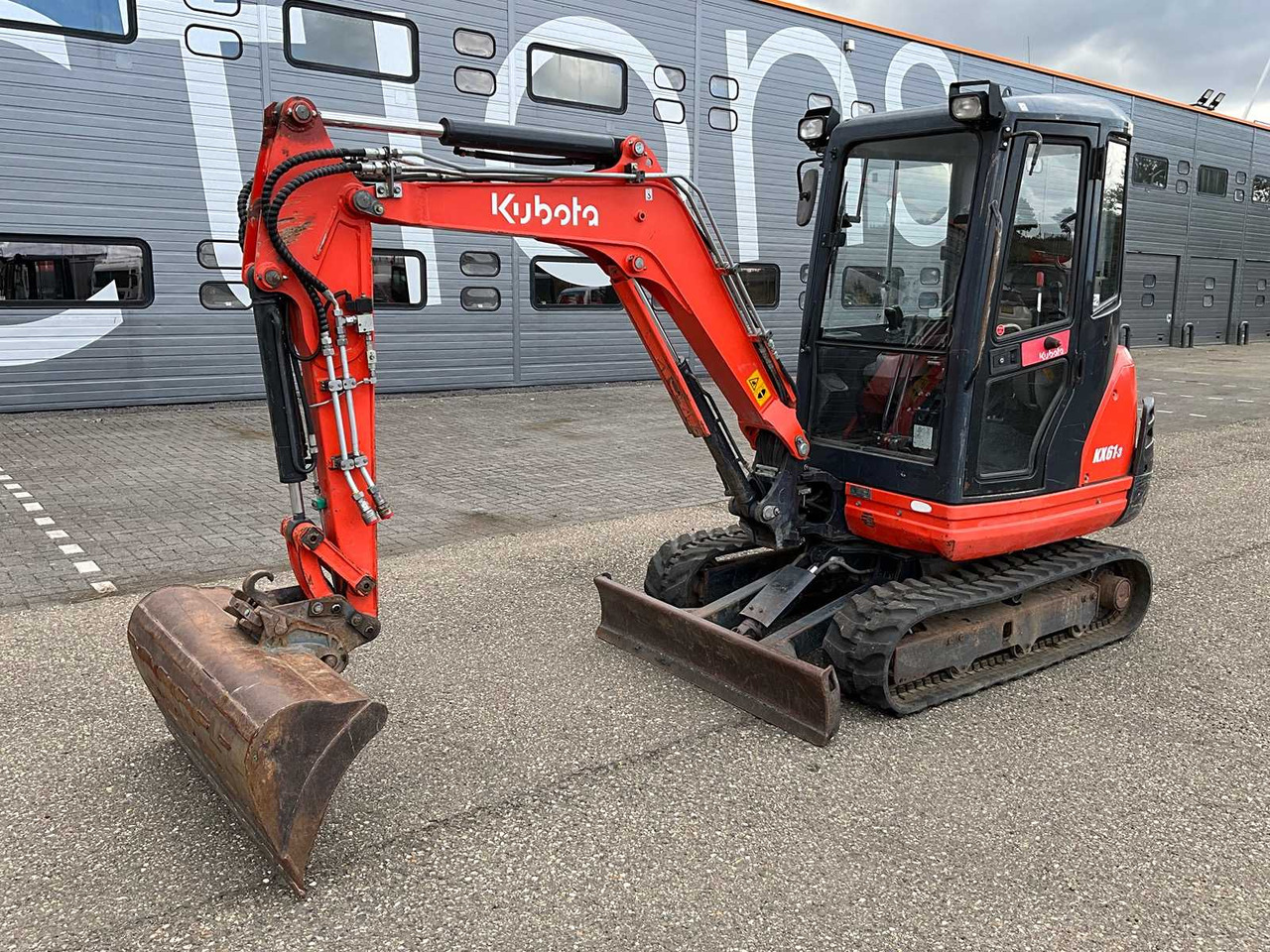 Kubota KX61-3 - حفارة مُصَّغرة: صورة 1 Kubota KX61-3 - حفارة مُصَّغرة: صورة 1
