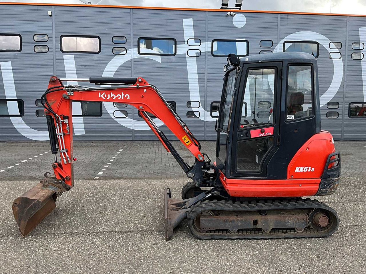 Kubota KX61-3 - حفارة مُصَّغرة: صورة 2 Kubota KX61-3 - حفارة مُصَّغرة: صورة 2