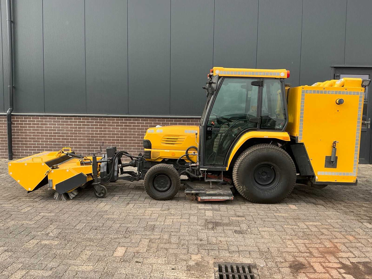 Kubota STV40 - جرار صغير: صورة 2 Kubota STV40 - جرار صغير: صورة 2