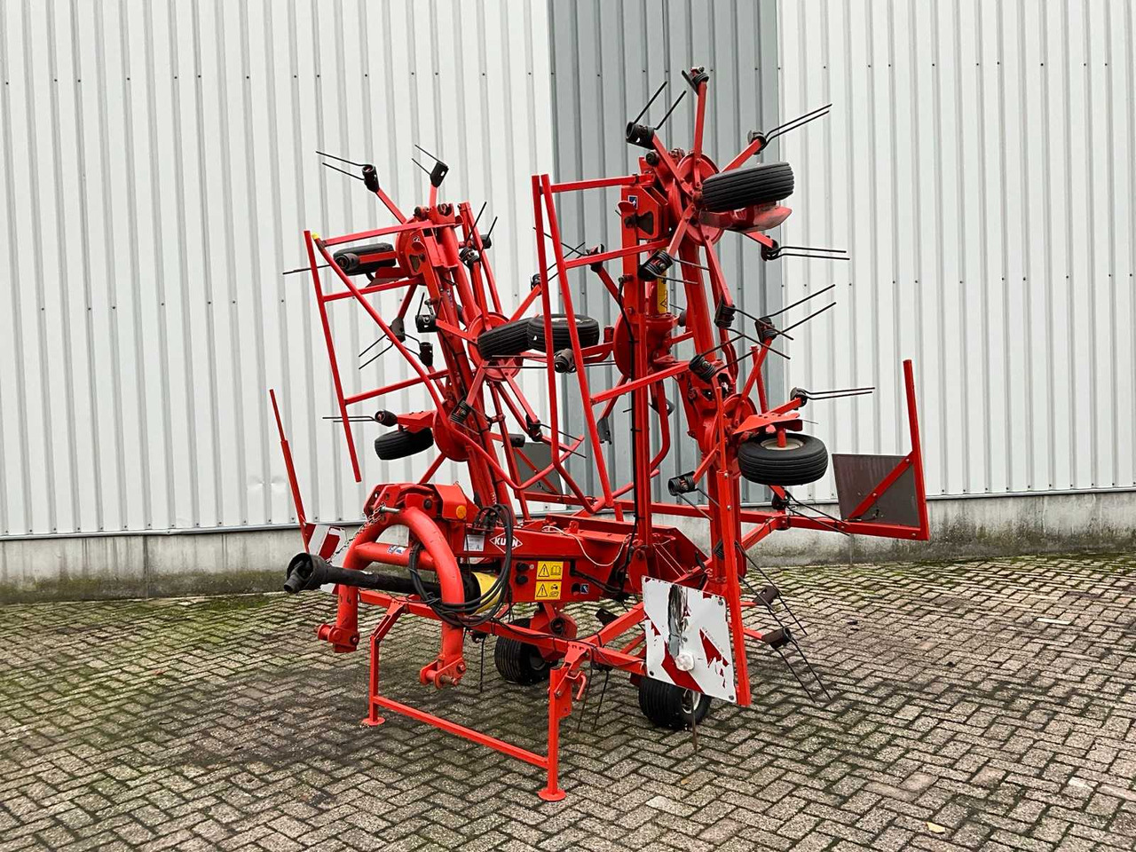 Kuhn GF8501MH0 - معدات تيبيس التبن: صورة 1 Kuhn GF8501MH0 - معدات تيبيس التبن: صورة 1
