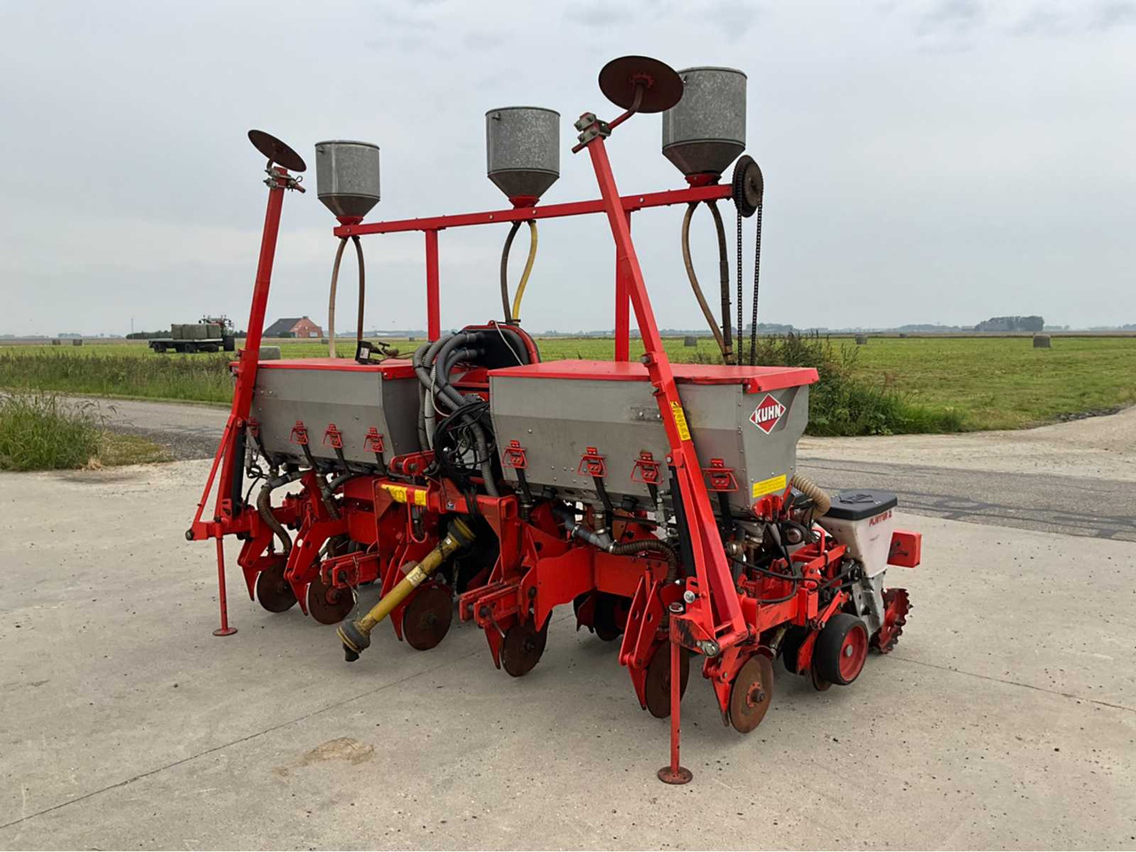 Kuhn Planter 2 - معدات البذار: صورة 1 Kuhn Planter 2 - معدات البذار: صورة 1