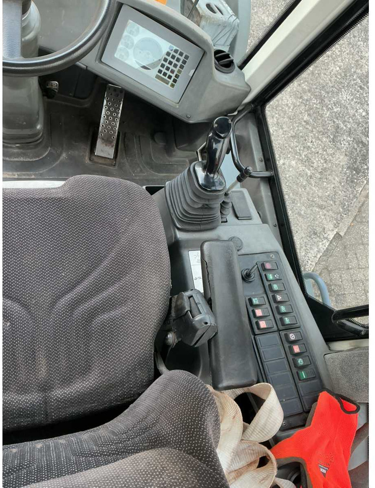 اللودر بعجل LIEBHERR - L514 STEREO - 2007 - WHEEL LOADER: صورة 12 اللودر بعجل LIEBHERR - L514 STEREO - 2007 - WHEEL LOADER: صورة 12