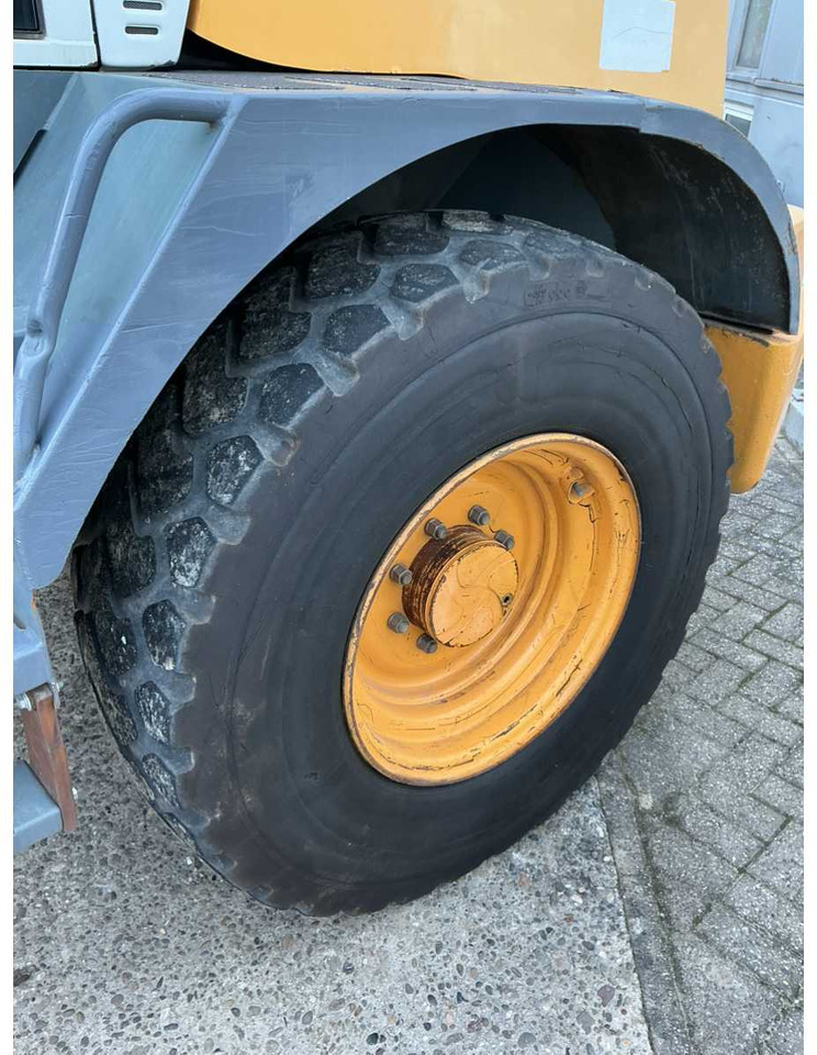 اللودر بعجل LIEBHERR - L514 STEREO - 2007 - WHEEL LOADER: صورة 13 اللودر بعجل LIEBHERR - L514 STEREO - 2007 - WHEEL LOADER: صورة 13