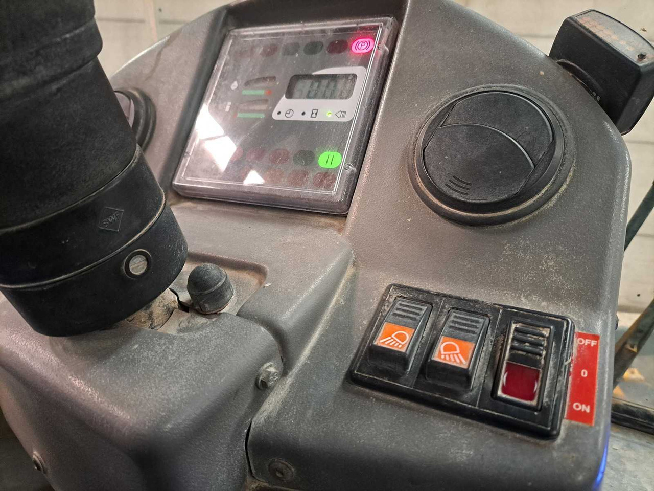 اللودر بعجل Liebherr L514: صورة 12